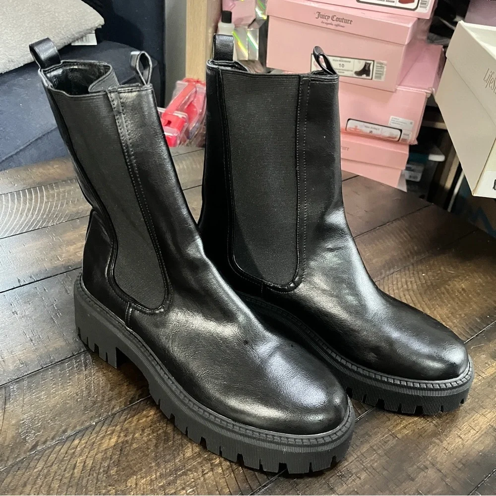 Dolce Vita Women’s Garden Lug Black Leather Ankle Boots, 11M